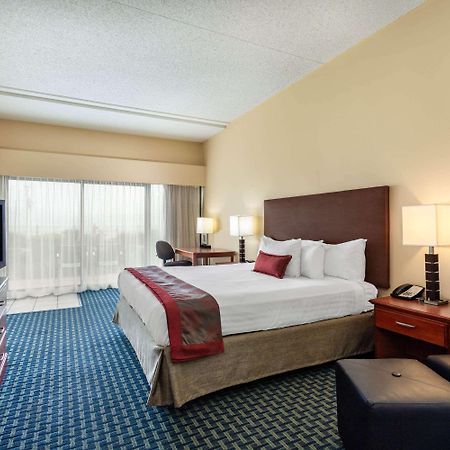 Ramada Plaza By Wyndham Virginia Beach Oceanfront Exterior photo