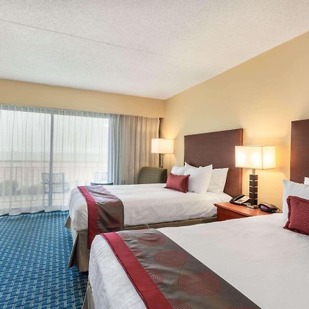 Ramada Plaza By Wyndham Virginia Beach Oceanfront Exterior photo