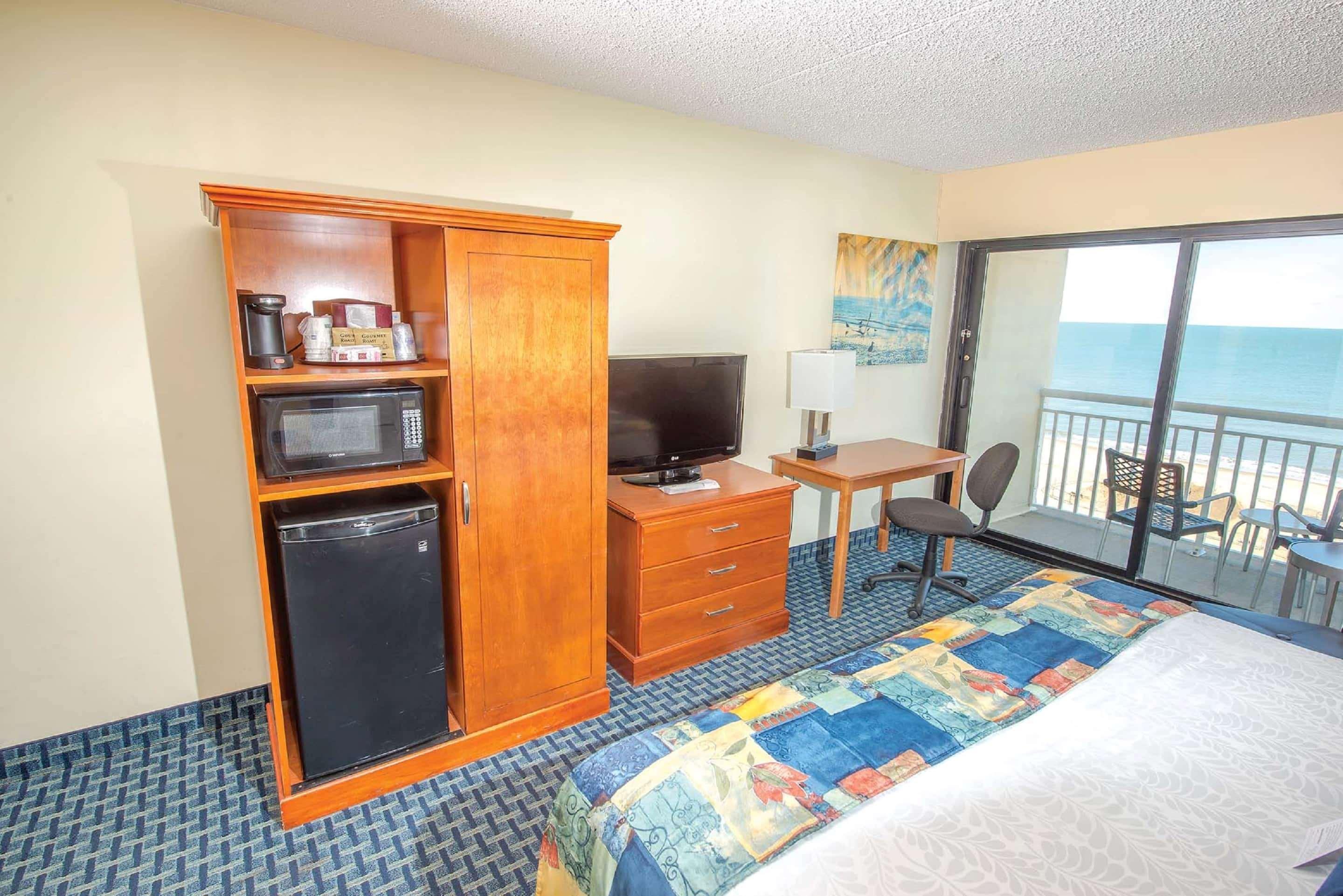 Ramada Plaza By Wyndham Virginia Beach Oceanfront Exterior photo