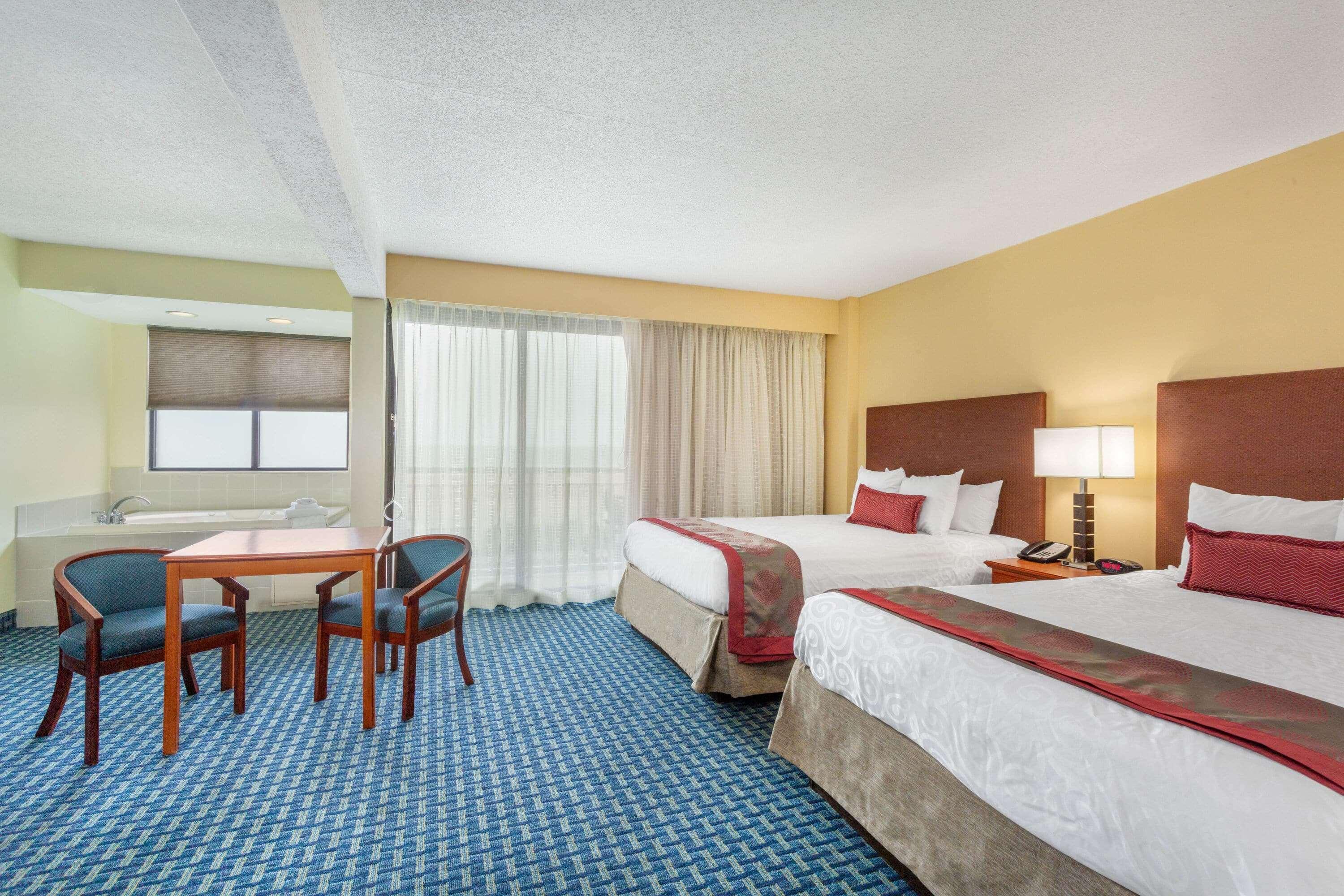 Ramada Plaza By Wyndham Virginia Beach Oceanfront Exterior photo