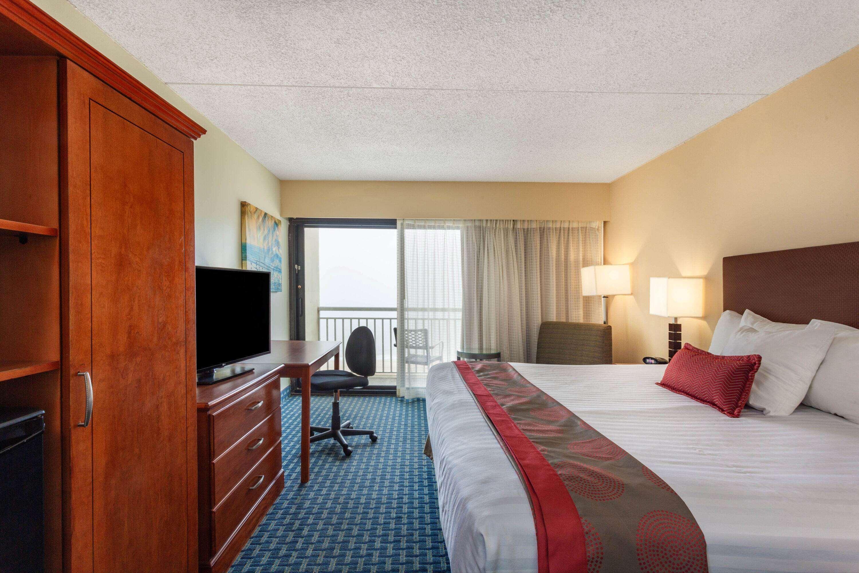 Ramada Plaza By Wyndham Virginia Beach Oceanfront Exterior photo