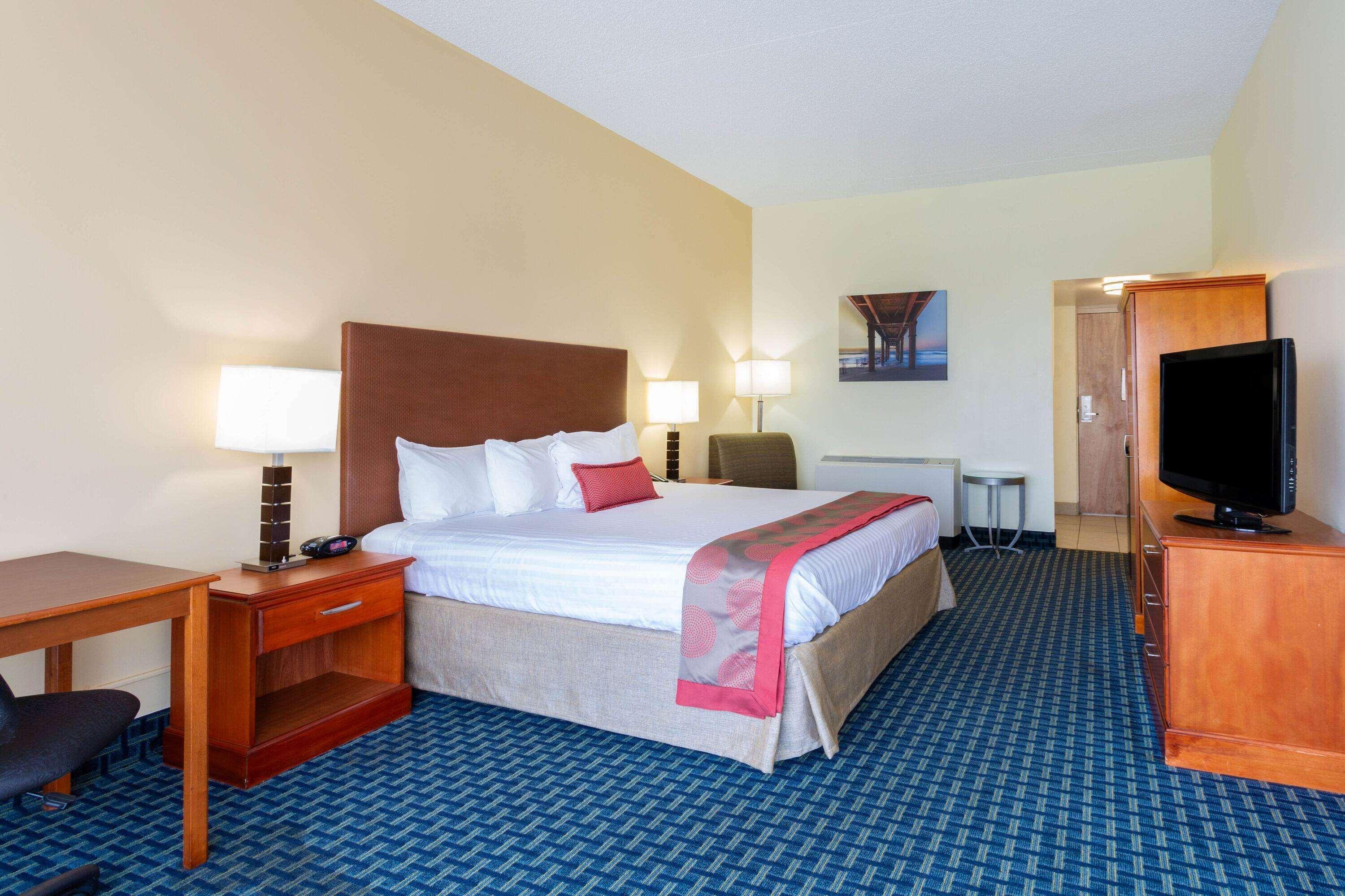 Ramada Plaza By Wyndham Virginia Beach Oceanfront Exterior photo