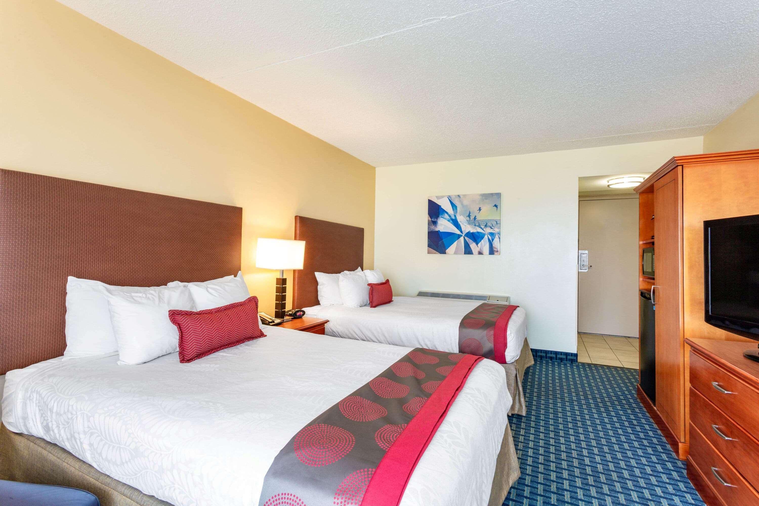 Ramada Plaza By Wyndham Virginia Beach Oceanfront Exterior photo