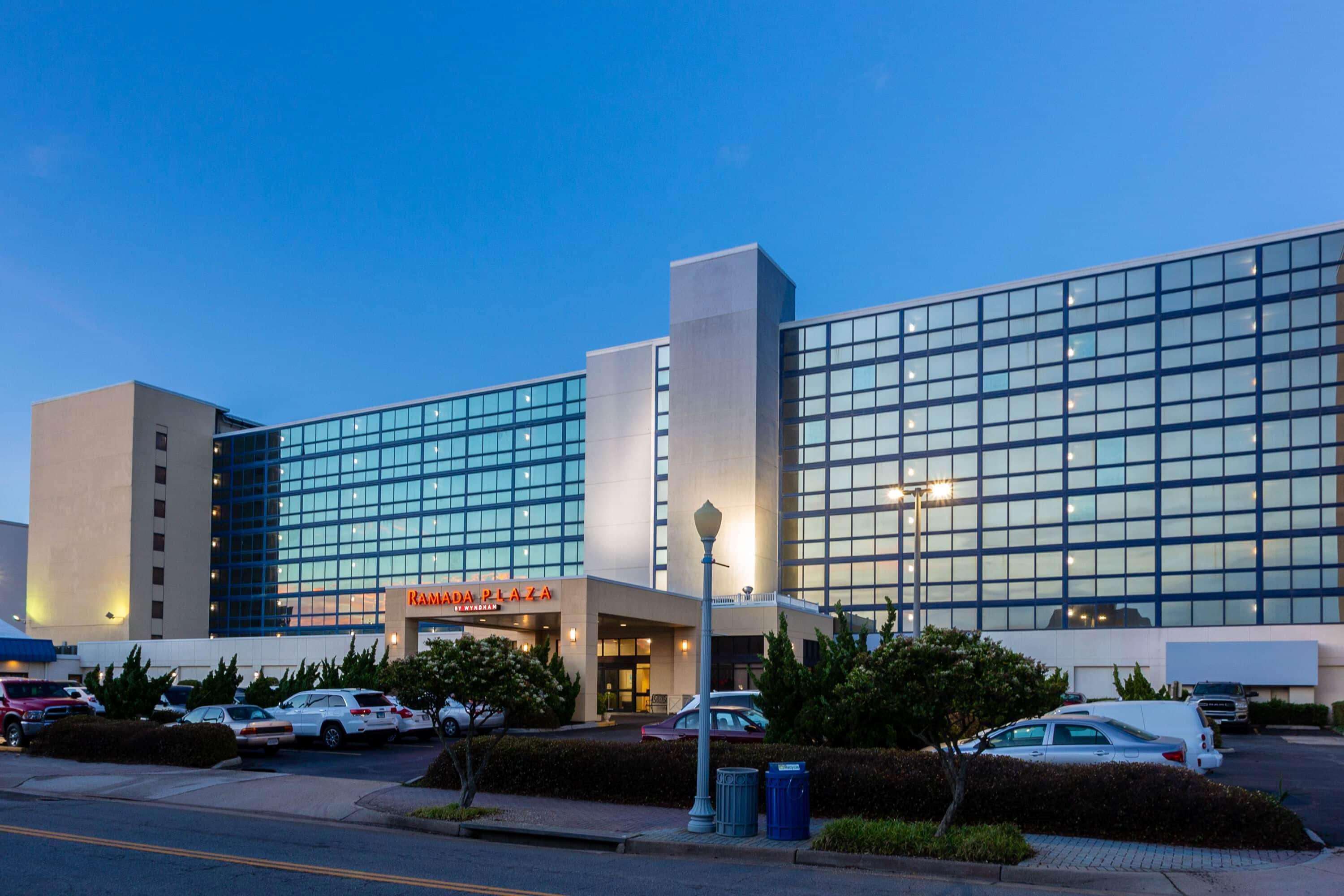 Ramada Plaza By Wyndham Virginia Beach Oceanfront Exterior photo