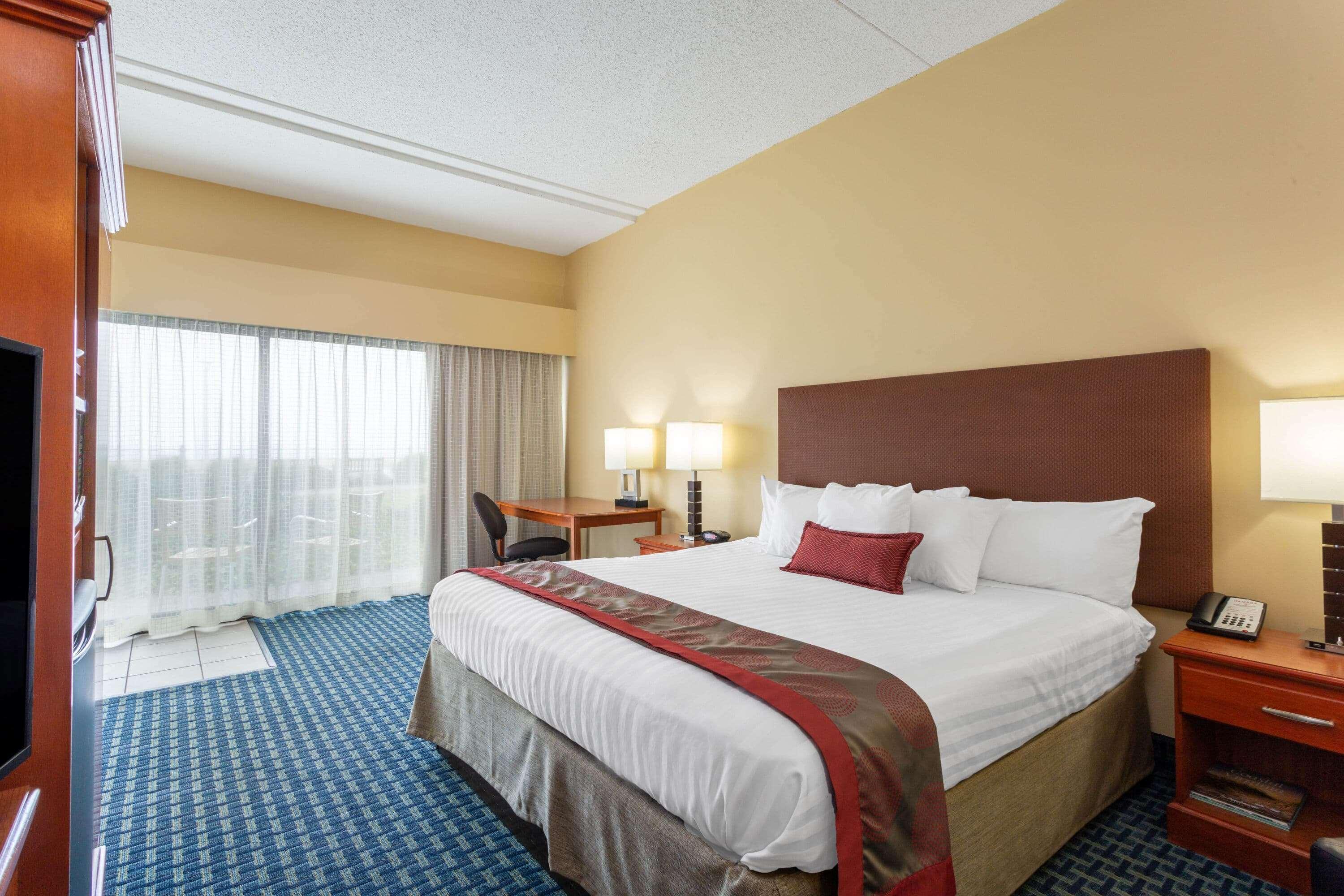 Ramada Plaza By Wyndham Virginia Beach Oceanfront Exterior photo