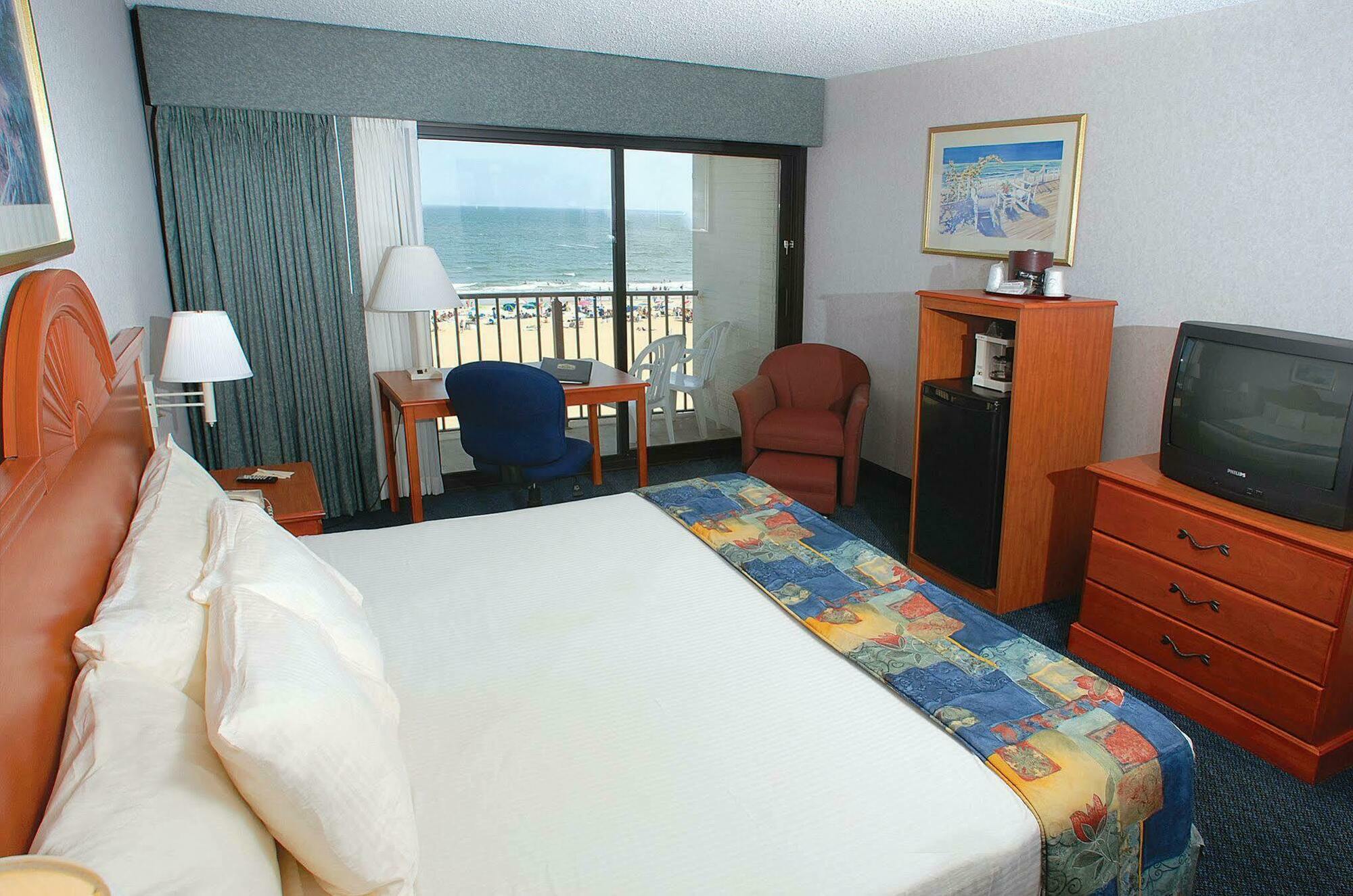 Ramada Plaza By Wyndham Virginia Beach Oceanfront Exterior photo